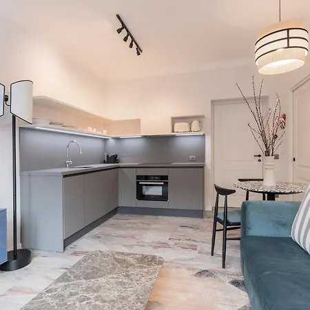 Be Mate Colosseo Apartman *