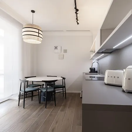 Be Mate Colosseo * روما