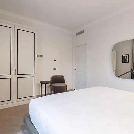 Be Mate Colosseo * روما