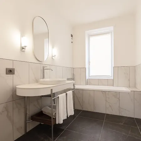 Be Mate Colosseo * ローマ